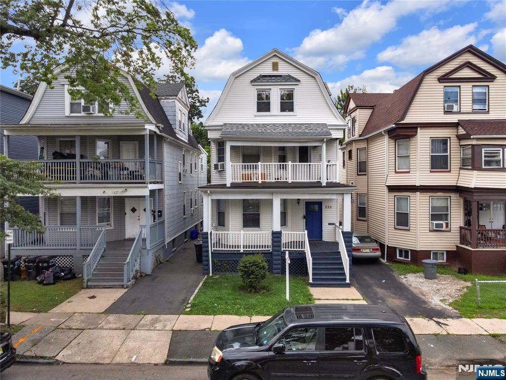 233 Clinton Street - Photo 3