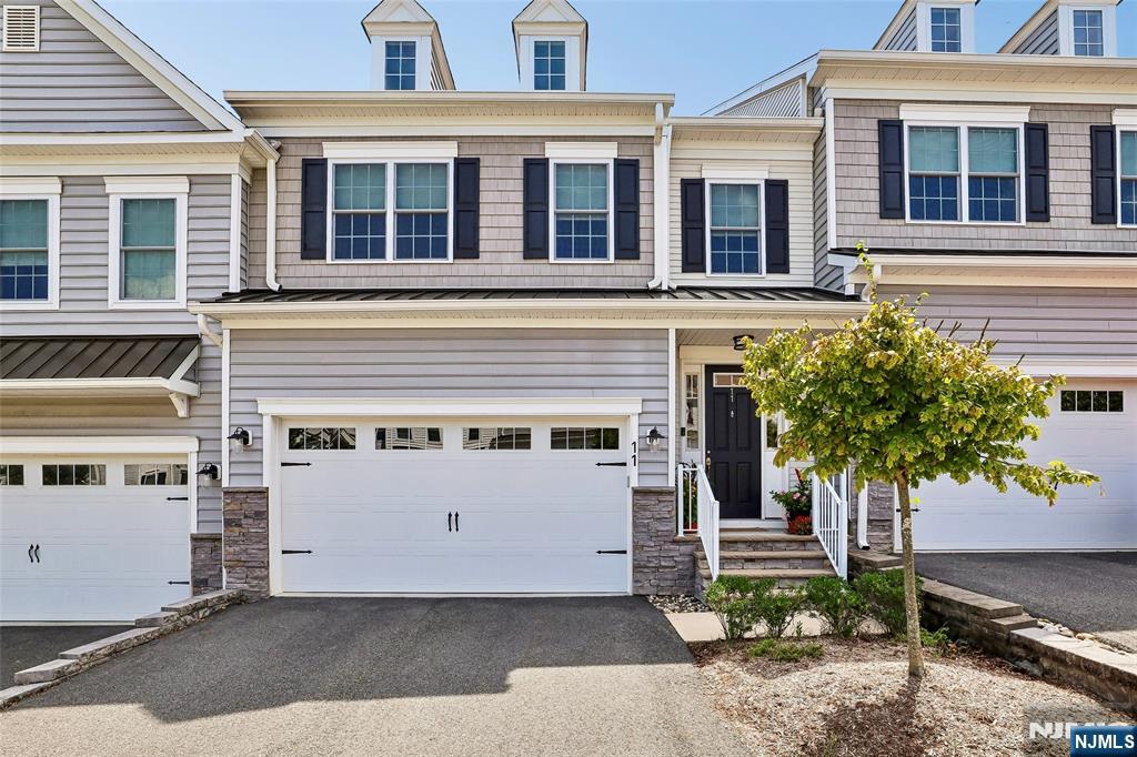 11 Hickory Court - Photo 1