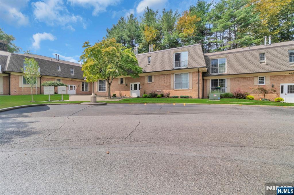 265 Collignon Way #1A, River Vale, NJ 07675