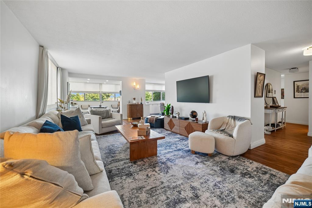 2150 Center Avenue 6E - Photo 2