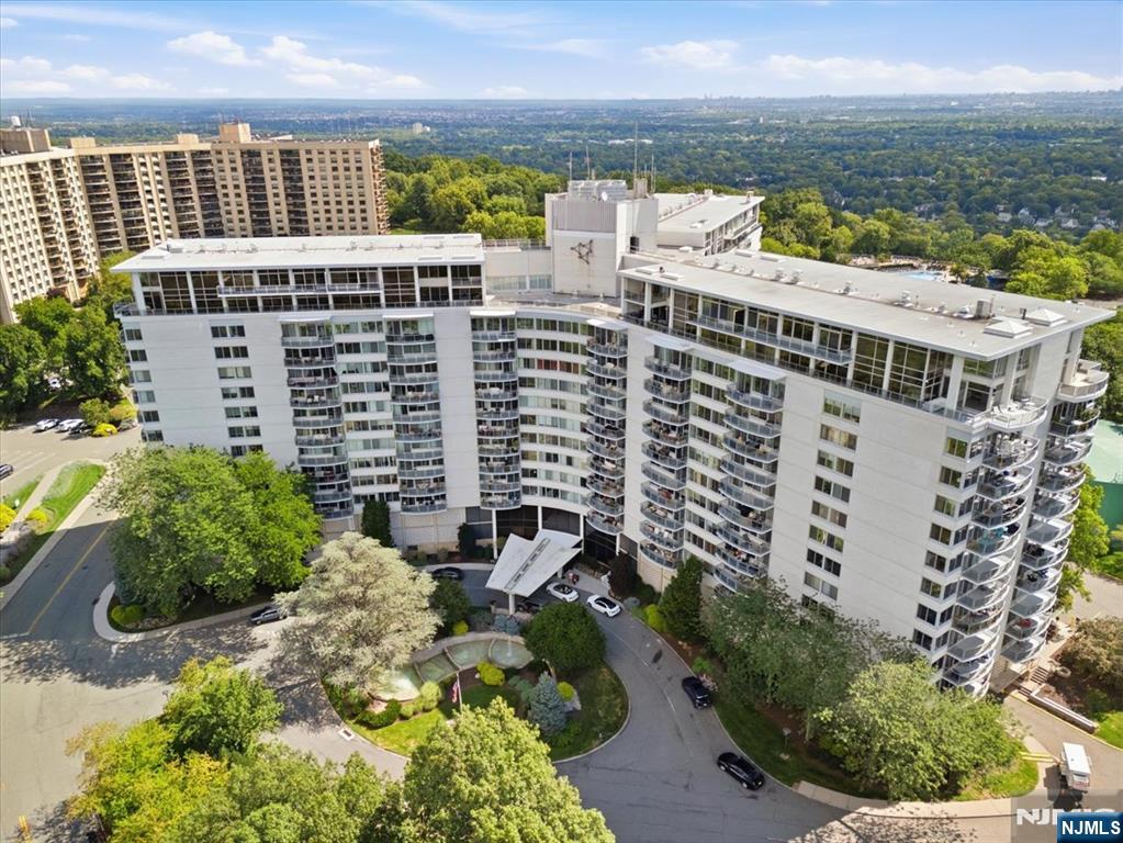 1 Claridge Drive 501 - Photo 2