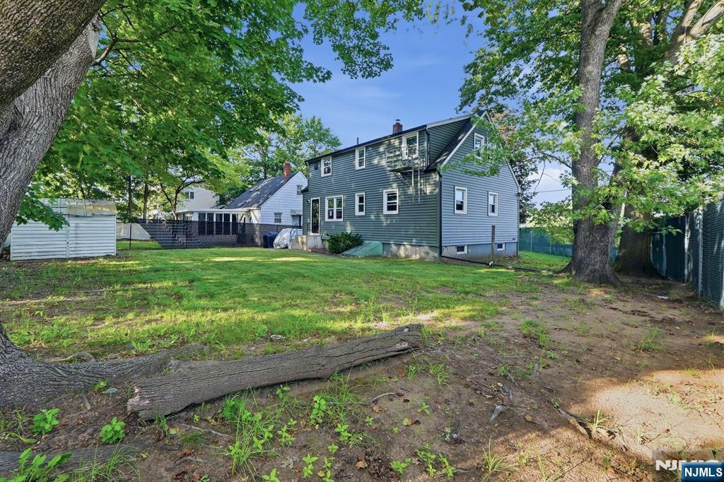 66 Ray St, Elmwood Park, NJ 07407