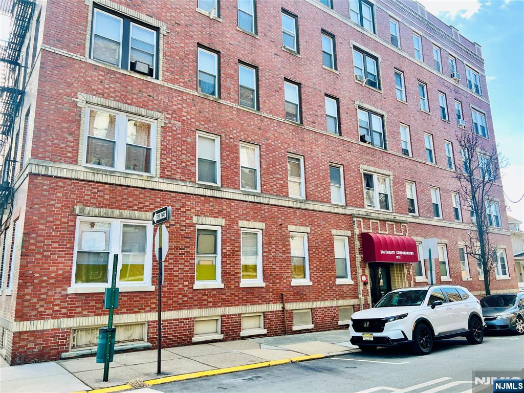 7812 Hudson Avenue C4 - Photo 1