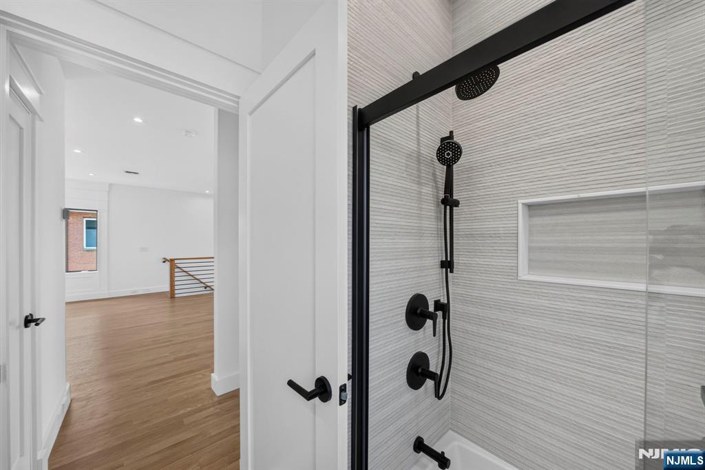 122 Edsall Avenue — photo 15