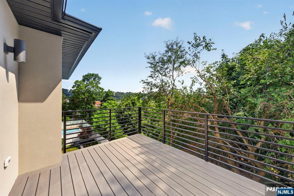 122 Edsall Avenue — photo 24