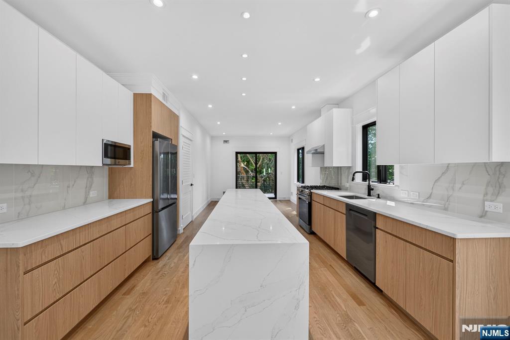 122 Edsall Avenue — photo 29