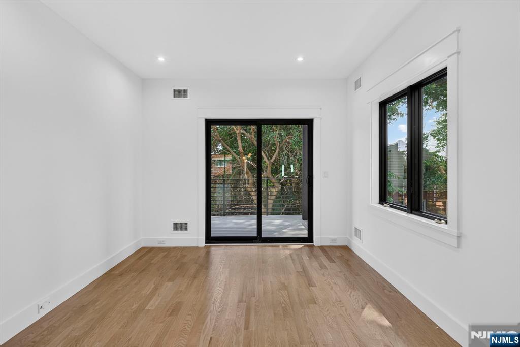 122 Edsall Avenue — photo 31