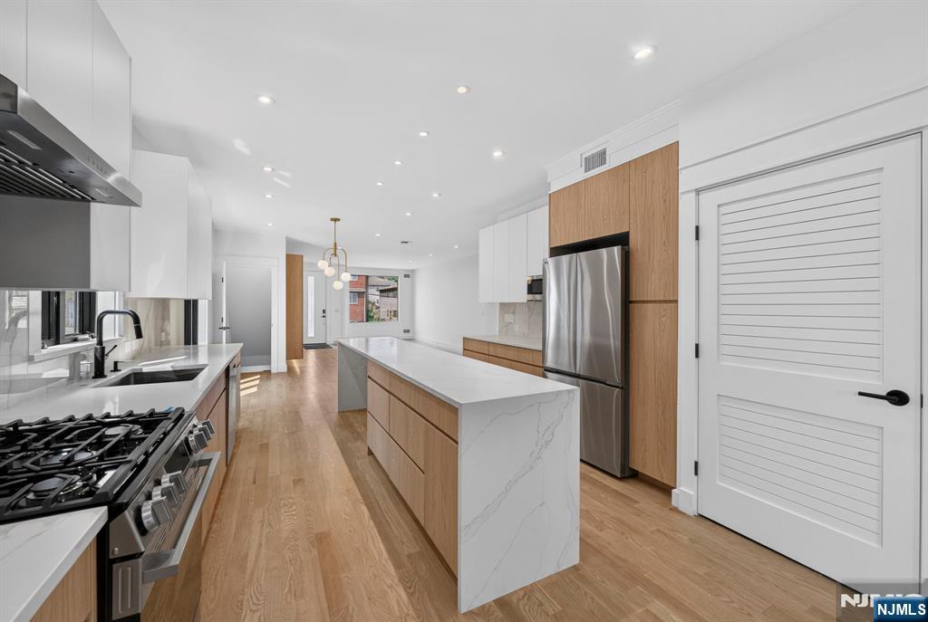 122 Edsall Avenue — photo 33