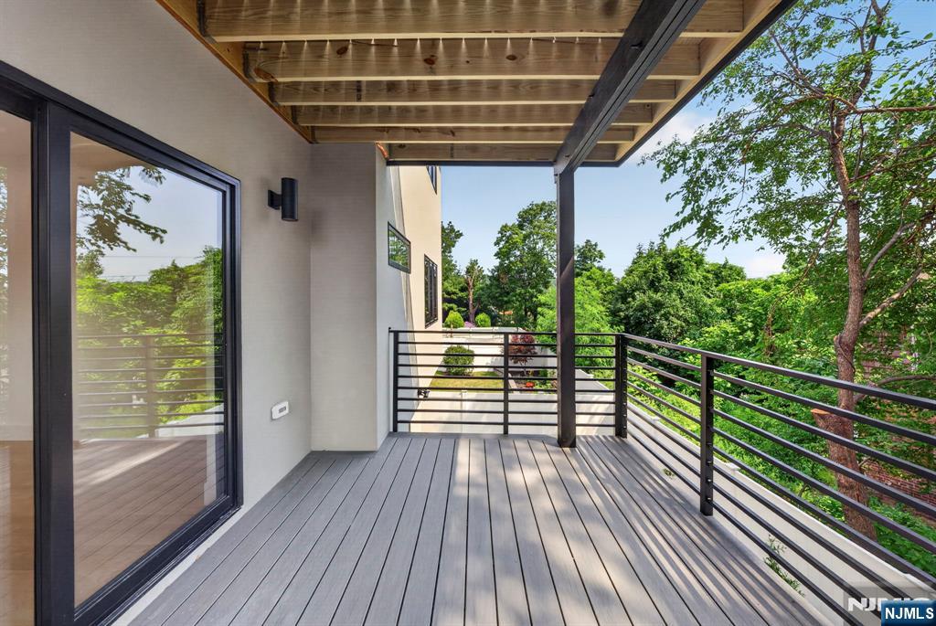 122 Edsall Avenue — photo 34