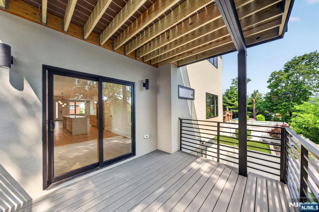 122 Edsall Avenue — photo 35