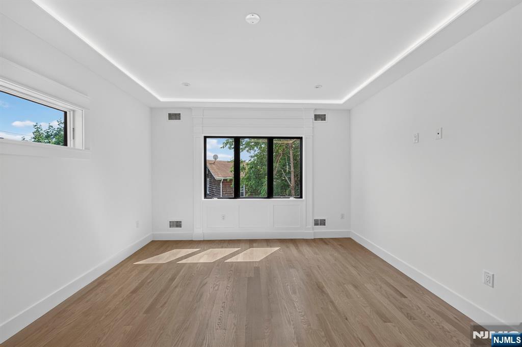 122 Edsall Avenue — photo 37