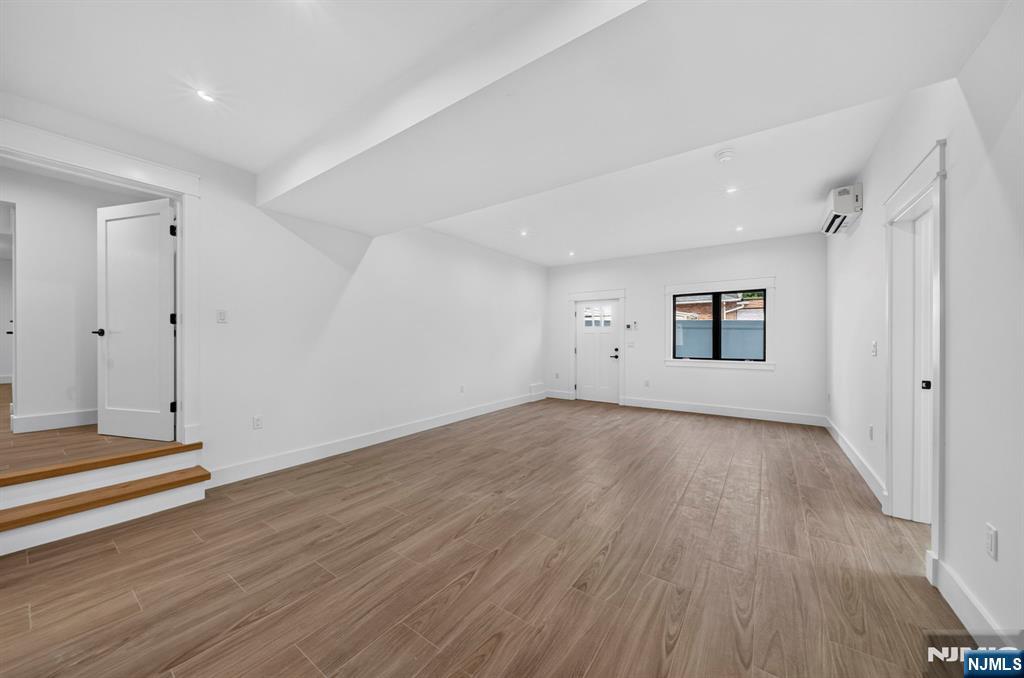 122 Edsall Avenue — photo 39