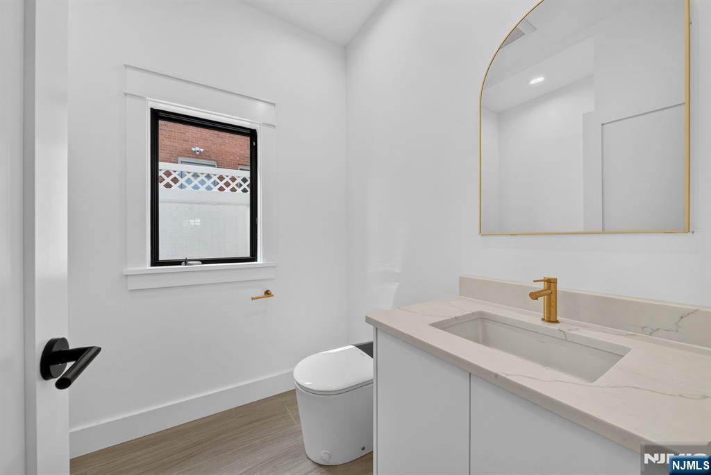 122 Edsall Avenue — photo 41