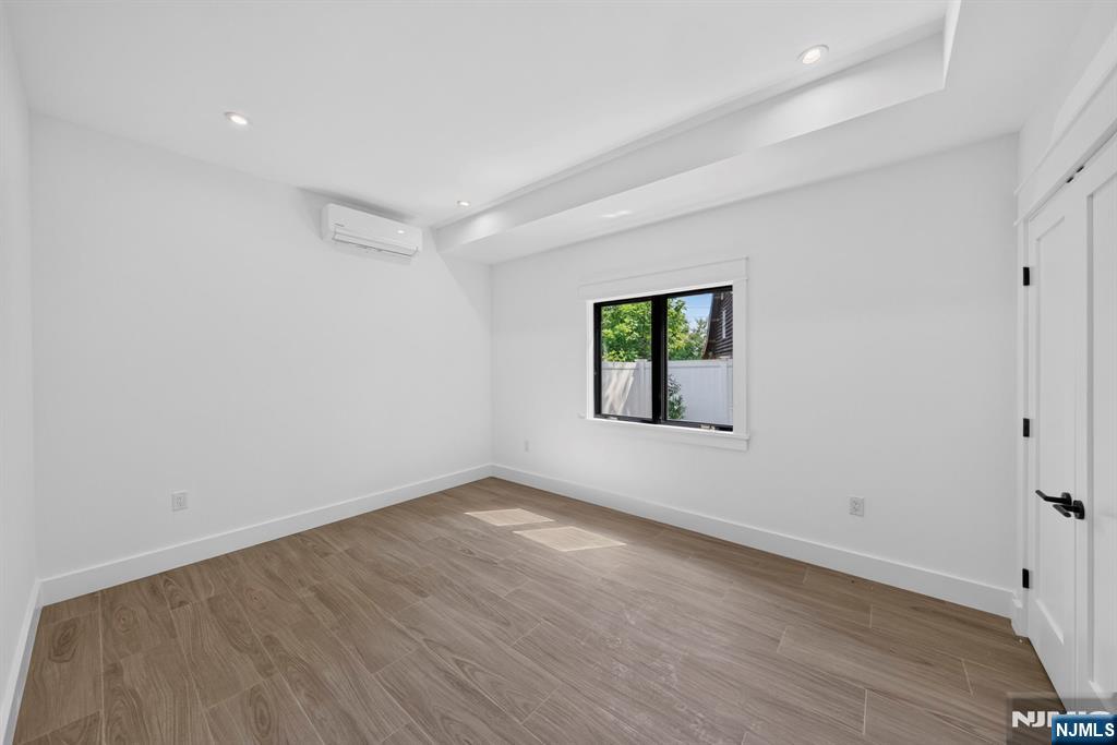122 Edsall Avenue — photo 42