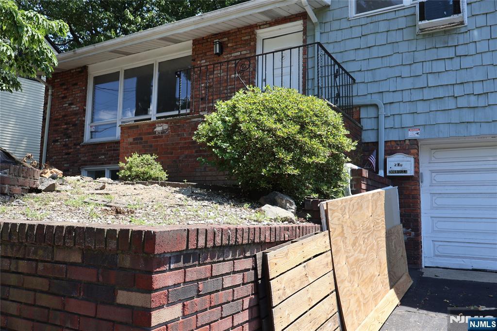1032 Glen - Photo 1