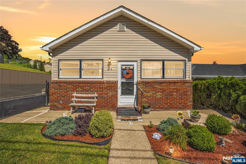 212 Gordon Avenue - Photo 1