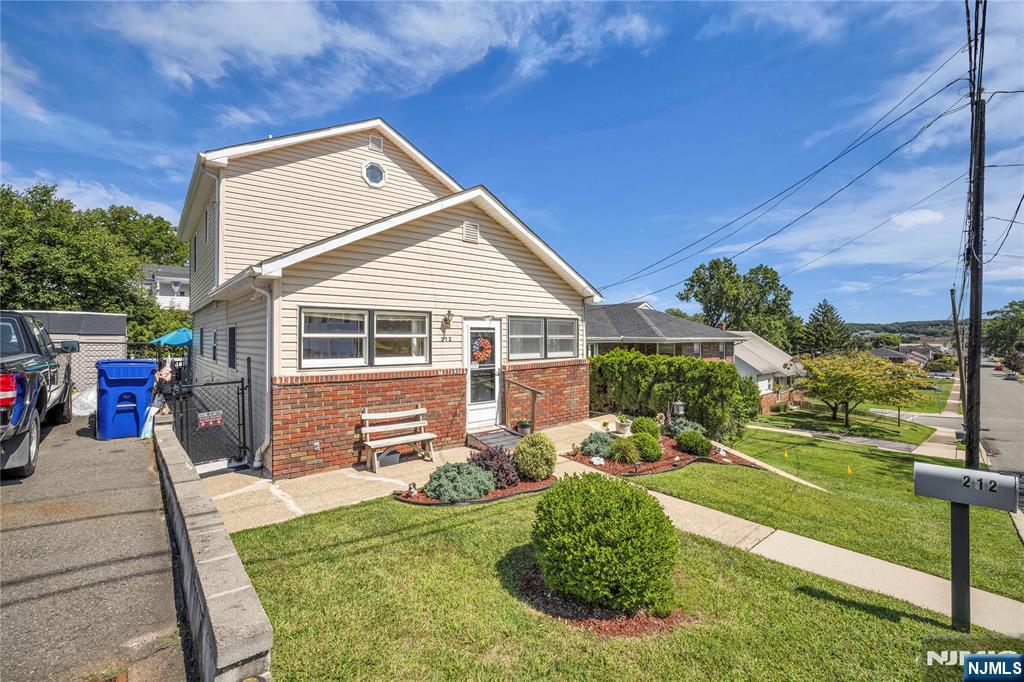 212 Gordon Avenue - Photo 3