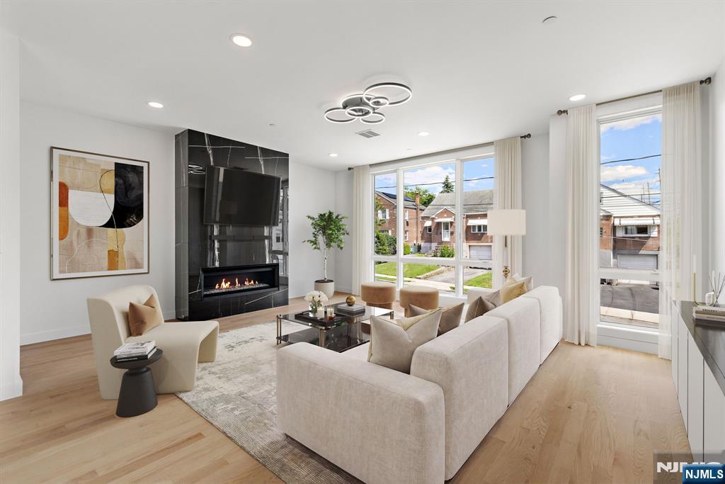 503 Saint Pauls Avenue - Photo 2