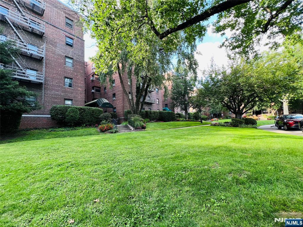 2333 Hudson Terrace D4 - Photo 2