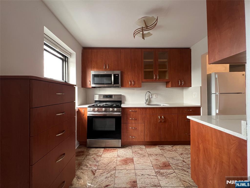 2333 Hudson Terrace D4 - Photo 4