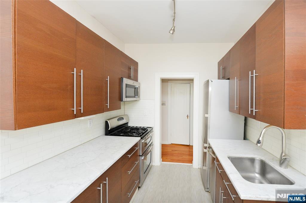 63 Sherman Place D5 - Photo 1