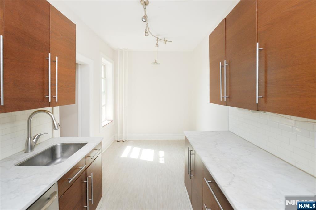 63 Sherman Place D5 - Photo 2