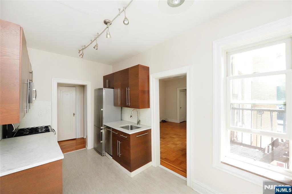 63 Sherman Place D5 - Photo 3