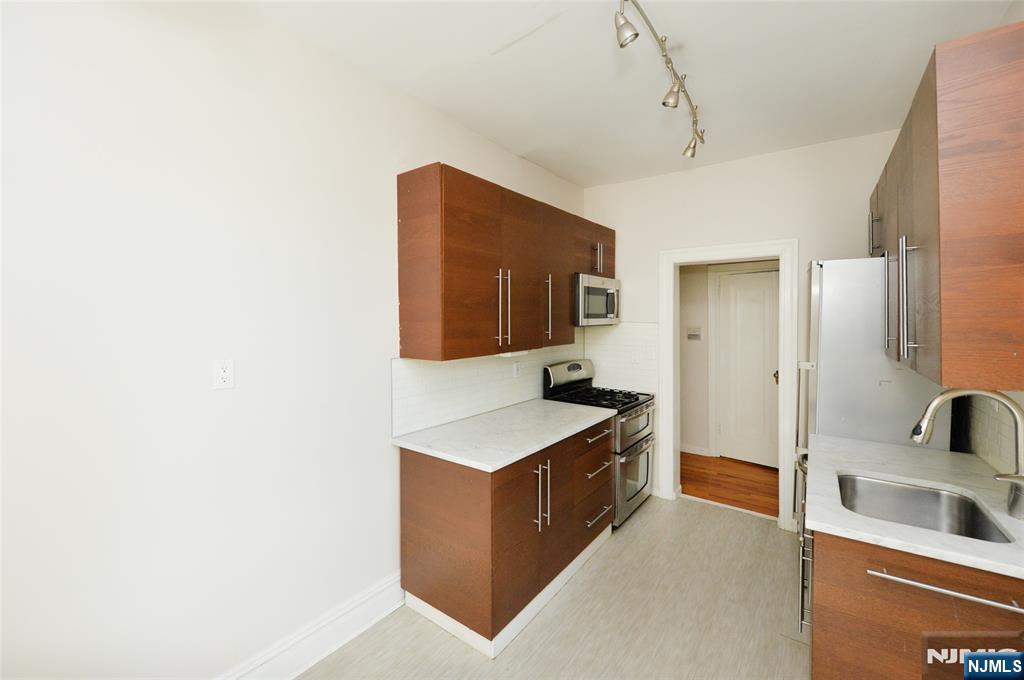 63 Sherman Place D5 - Photo 4