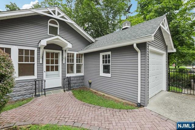 261 W Saddle River Road - Photo 2