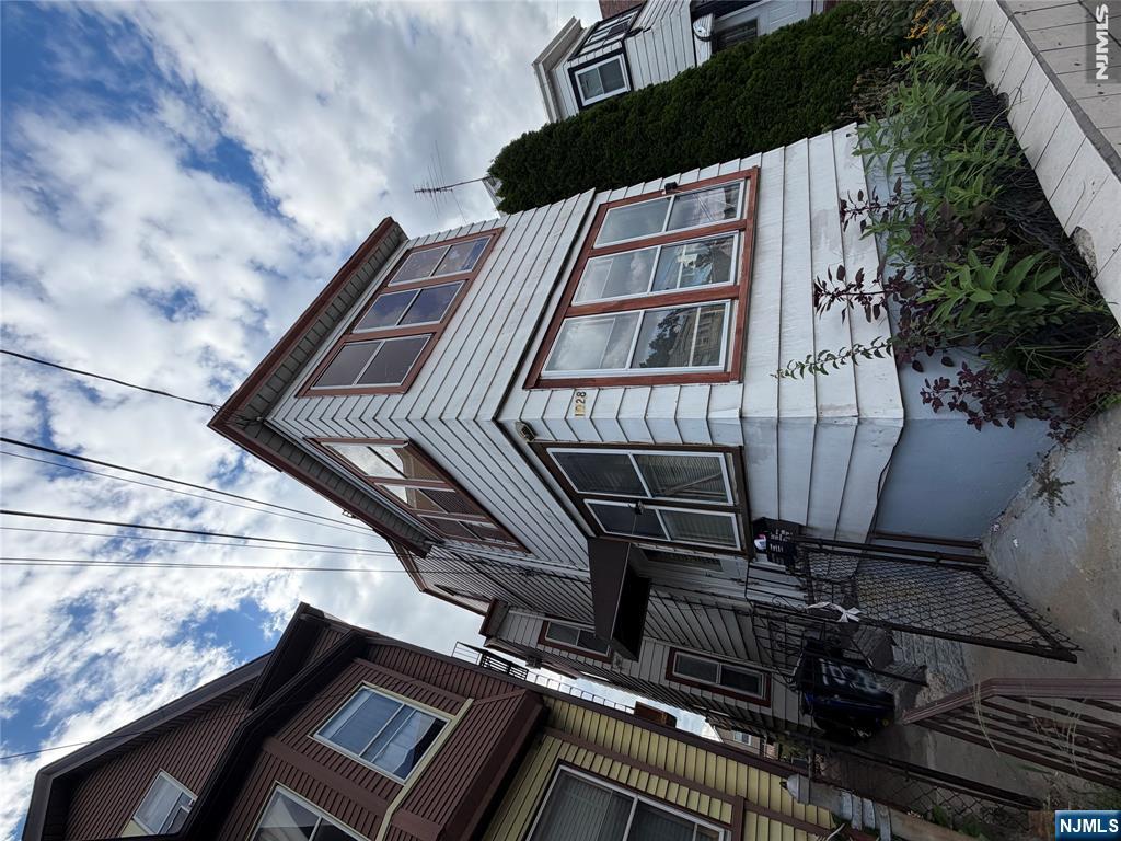 1028 Madison Avenue - Photo 2