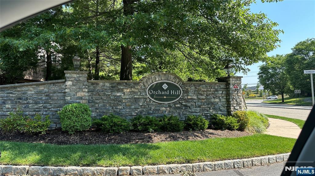 6 Schindler Ct, Upper Saddle River, NJ 07458