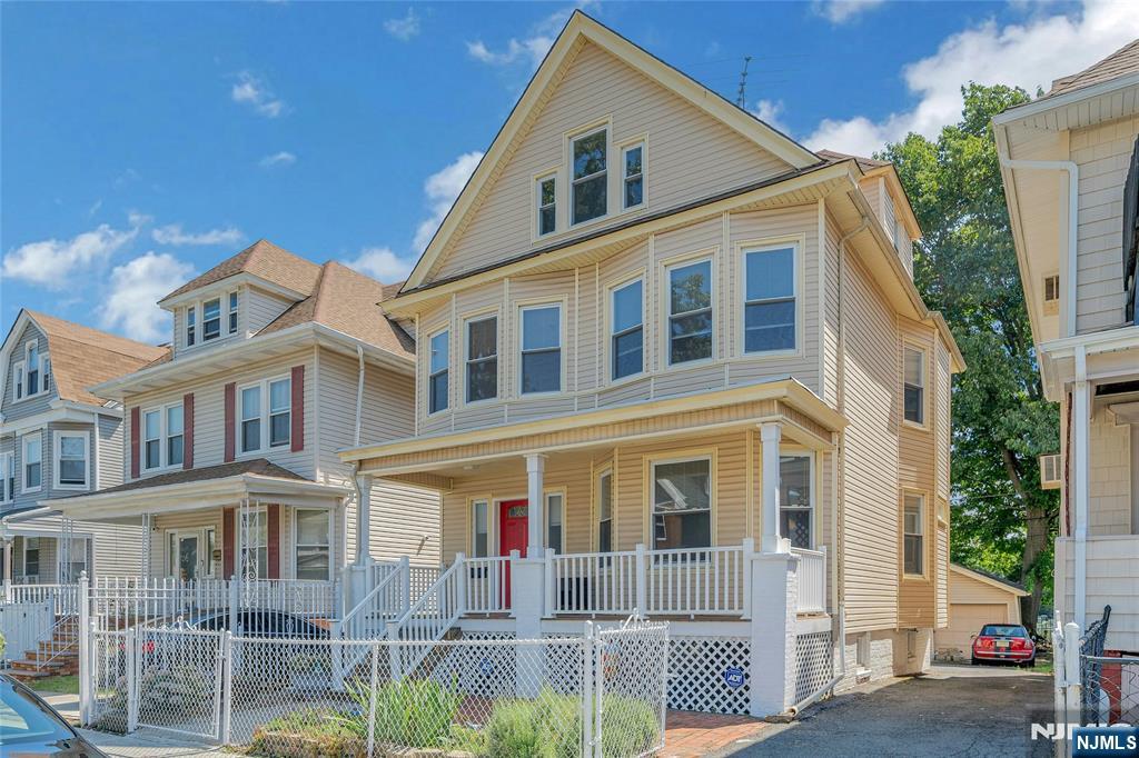98 22nd Street - Photo 1