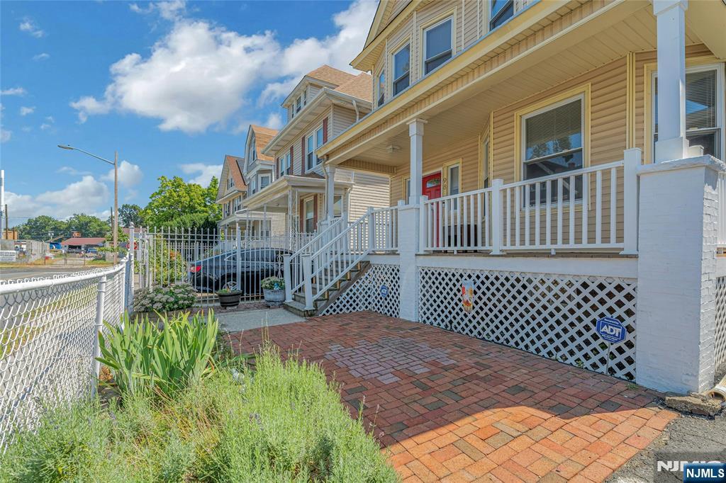 98 22nd Street - Photo 2