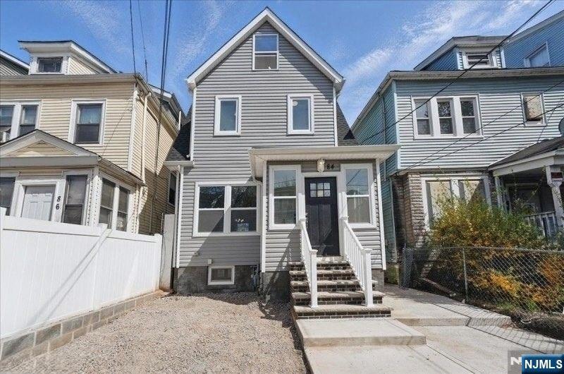 64 Chelsea - Photo 1