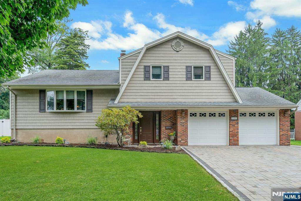 230 Kociemba Dr, River Vale, NJ 07675