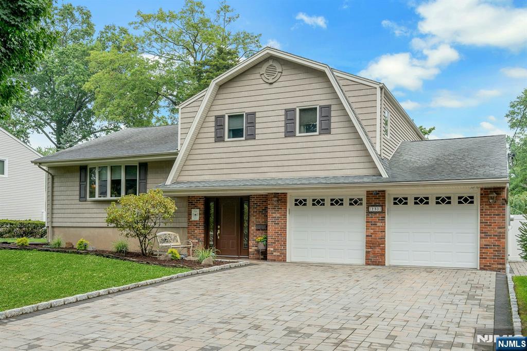 230 Kociemba Dr, River Vale, NJ 07675
