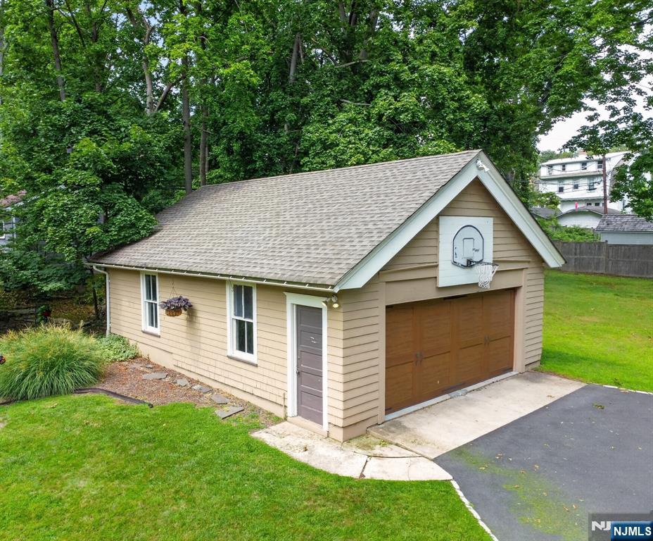 237 Raymond Avenue - Photo 4