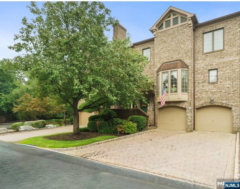 16 Windsor Court 4 - Photo 1