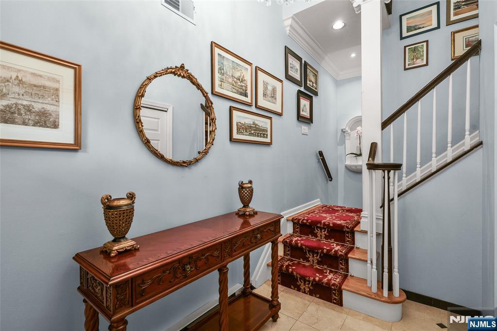 16 Windsor Court 4 - Photo 2