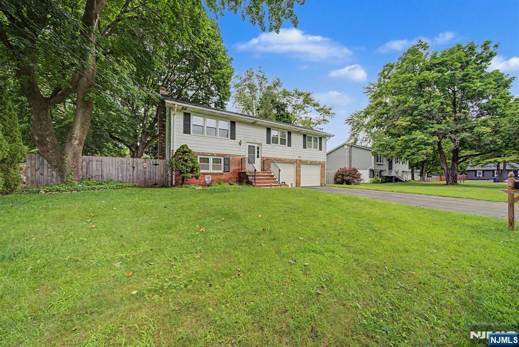 401 E Plane Street - Photo 1