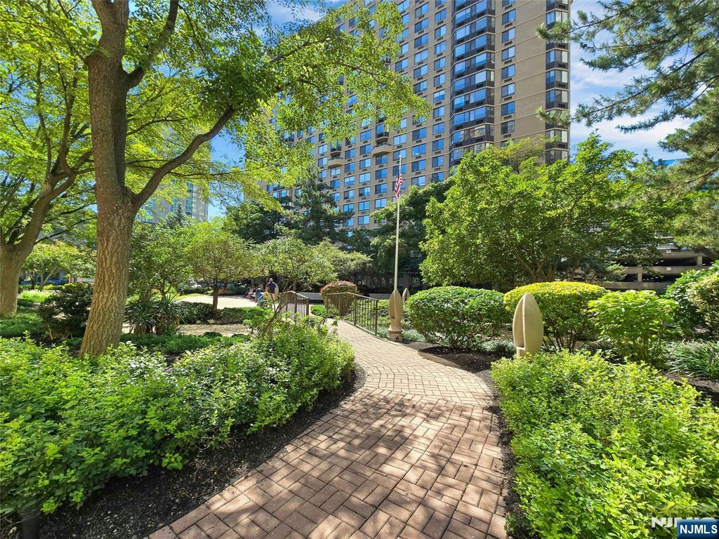 45 River Drive 702 - Photo 3