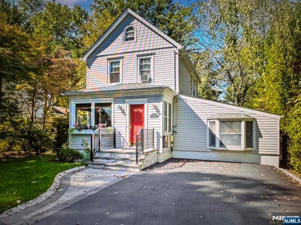 25 Maple Avenue - Photo 1