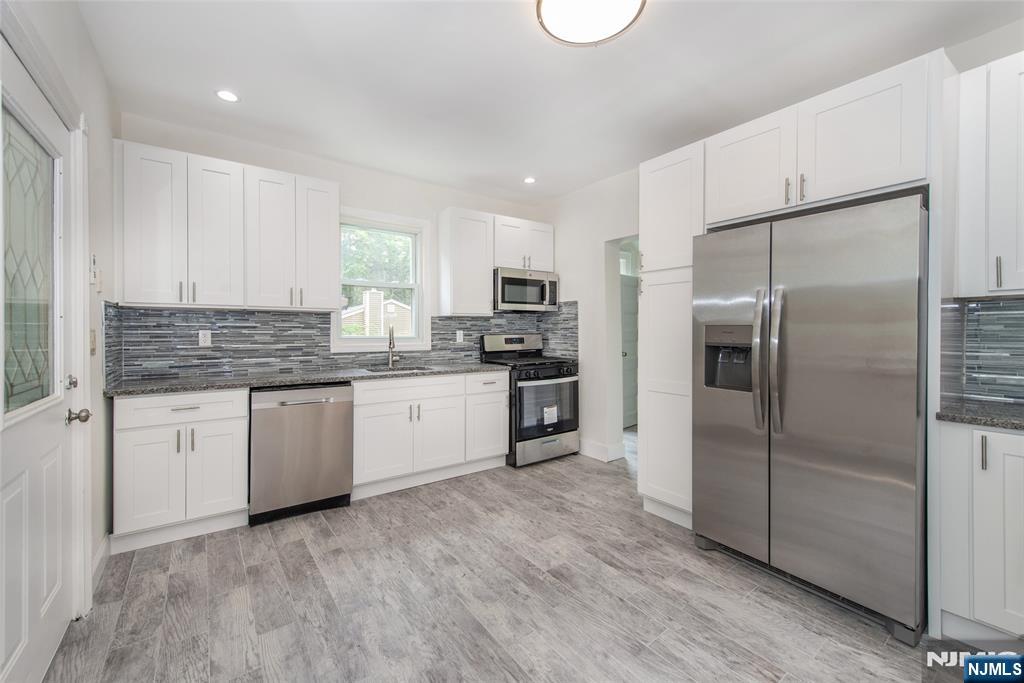 242 Rock Avenue 1 - Photo 5