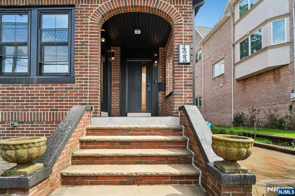 423 Aurora Avenue 1 - Photo 1