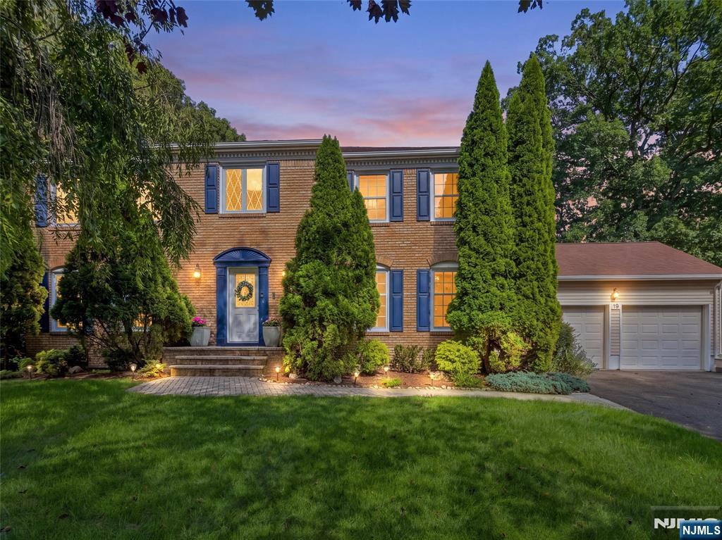 19 Thornhill Dr, Ramsey, NJ 07446