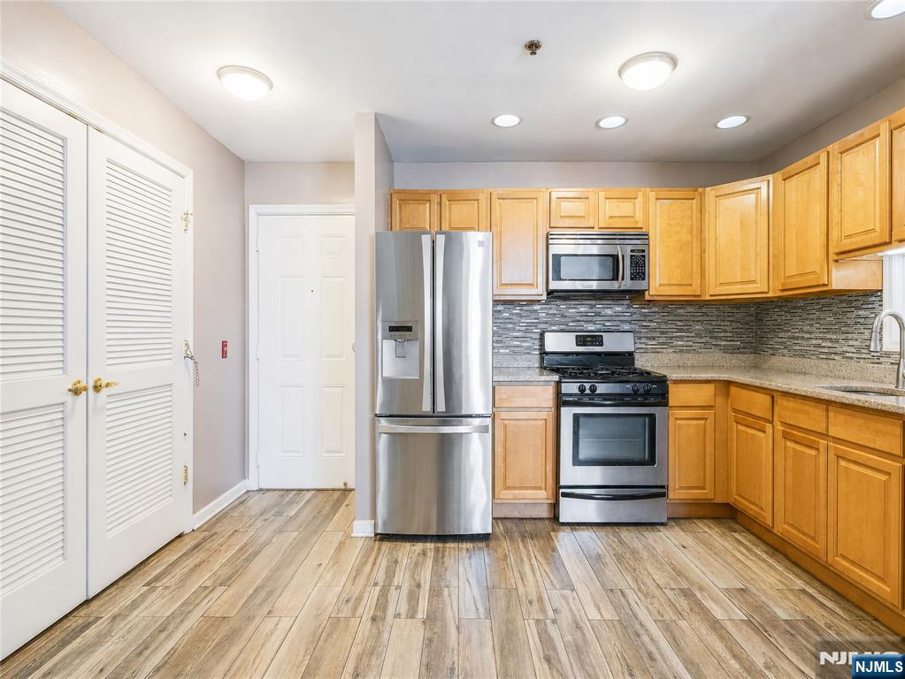 19 Market Street 401 - Photo 3