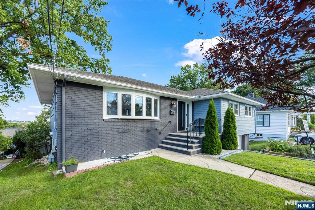 12 Lois Avenue - Photo 1