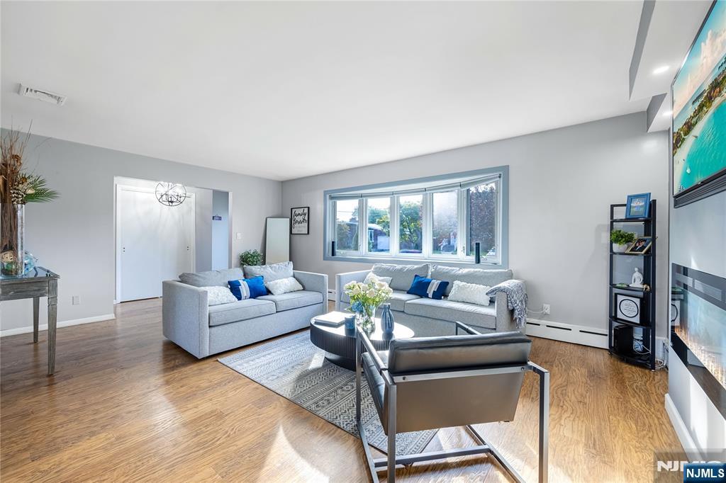 12 Lois Avenue - Photo 4