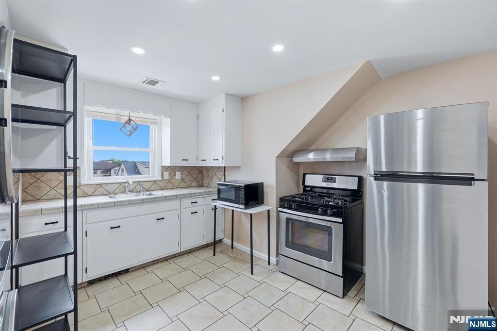 144 Kent Street 2 - Photo 2