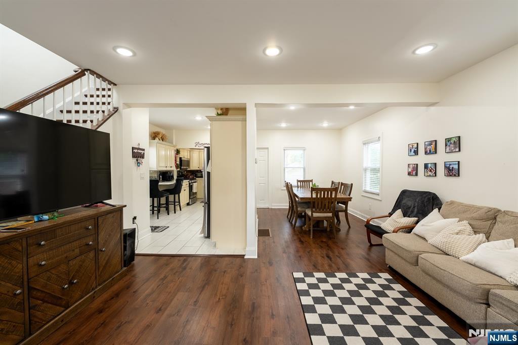 340 Simons Avenue - Photo 4